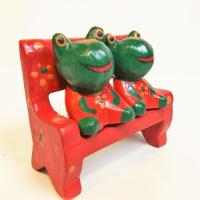 カエル 置物 ベンチに座る カエルカップル アジアン雑貨 木彫り 可愛い アニマル ペアベンチ