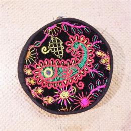 ポーチ アラウンドミラーポーチ ブラック 丸形 カラビナ付 ミラー刺繍 インド製
