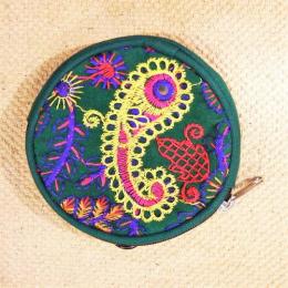 ポーチ アラウンドミラーポーチ グリーン 丸形 カラビナ付 ミラー刺繍 インド製