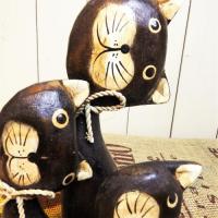 ネコ 置物 3匹セット 木彫り アニマル オブジェ ブラウン アジアン雑貨 はてなネコ